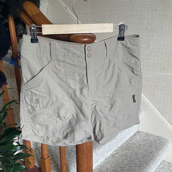 The North Face TNF Paramount Porter Trail Women's Khaki Shorts - Picture 1 of 11